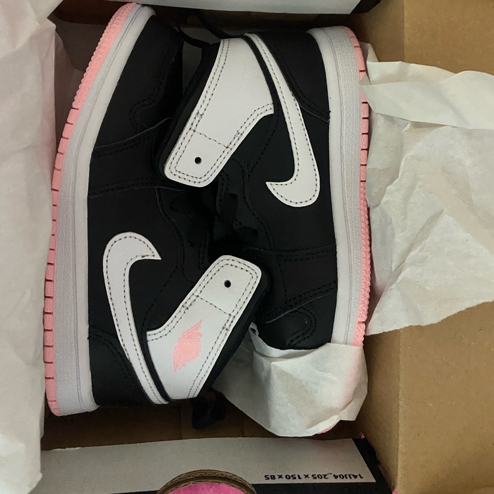 New Size: 10c color: black/white arctic punch